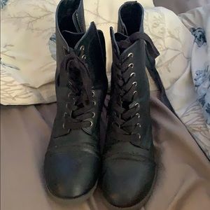 Combat boots